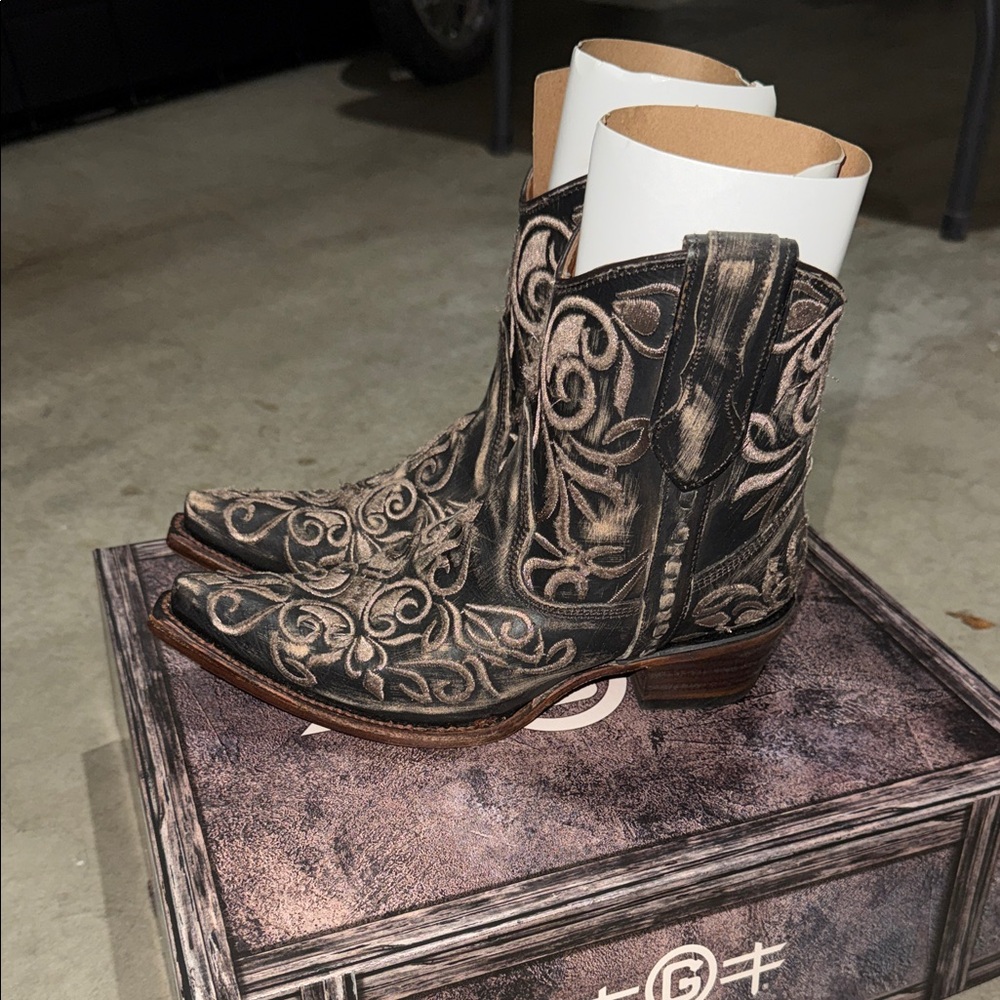 Circle g boots
